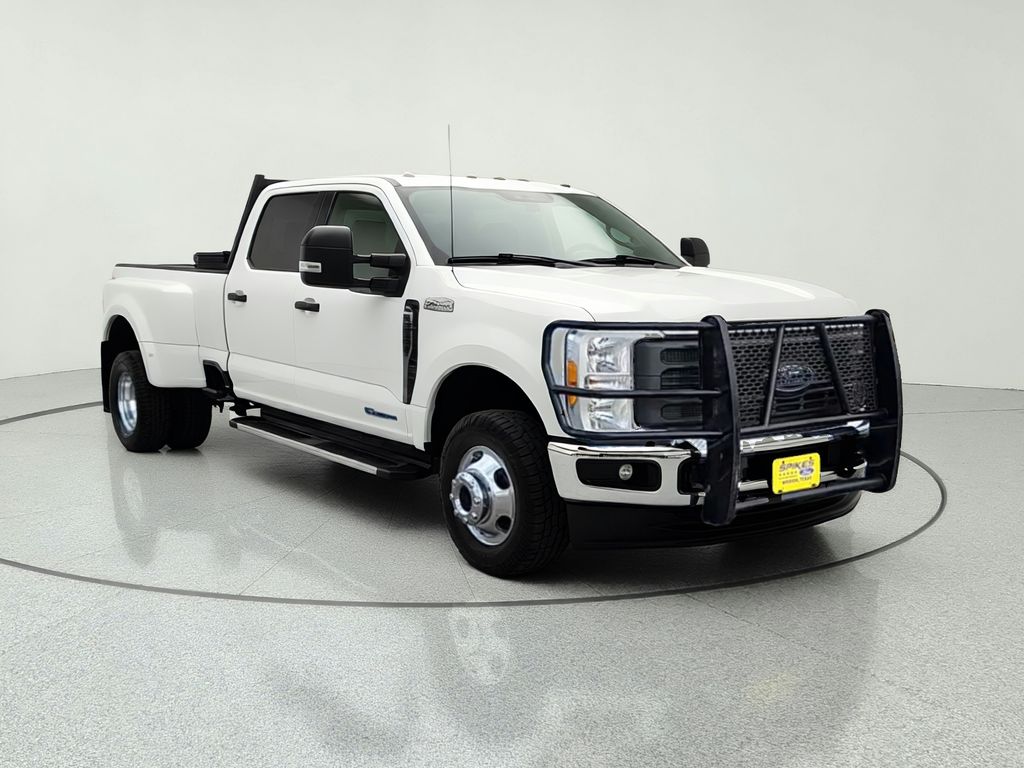 Oxford White 2023 Ford F-350 Super Duty Pickup Truck Four-Wheel Drive Automatic