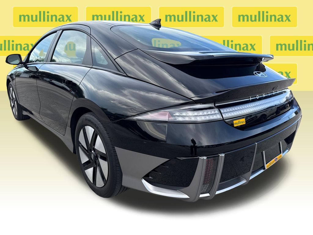 Certified Used 2024 Black Hyundai SE Standard Range image 8