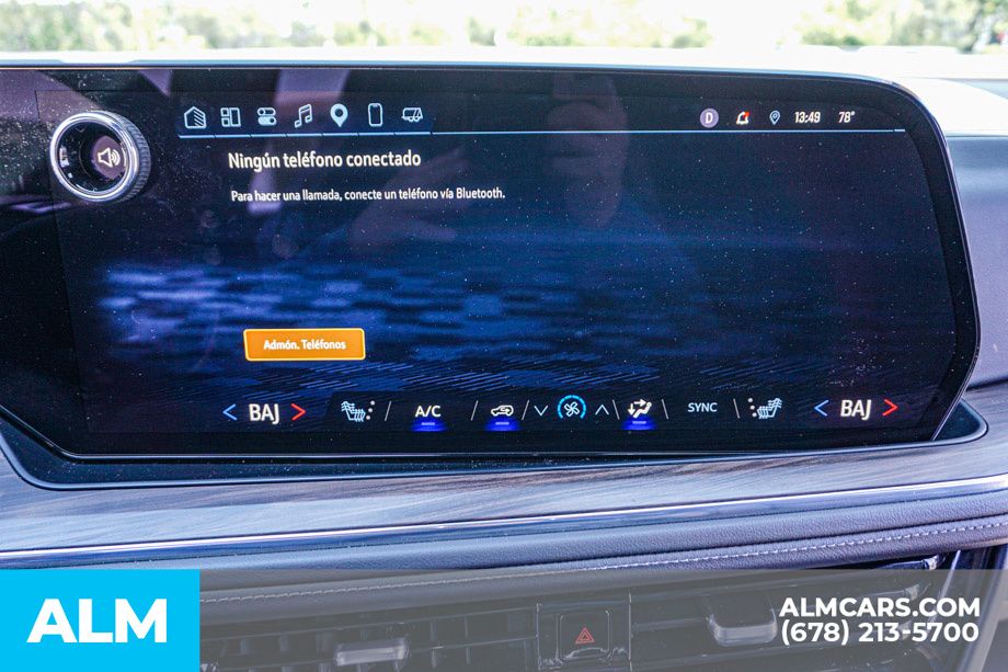 Used 2025 Gray Chevrolet Z71 image 40