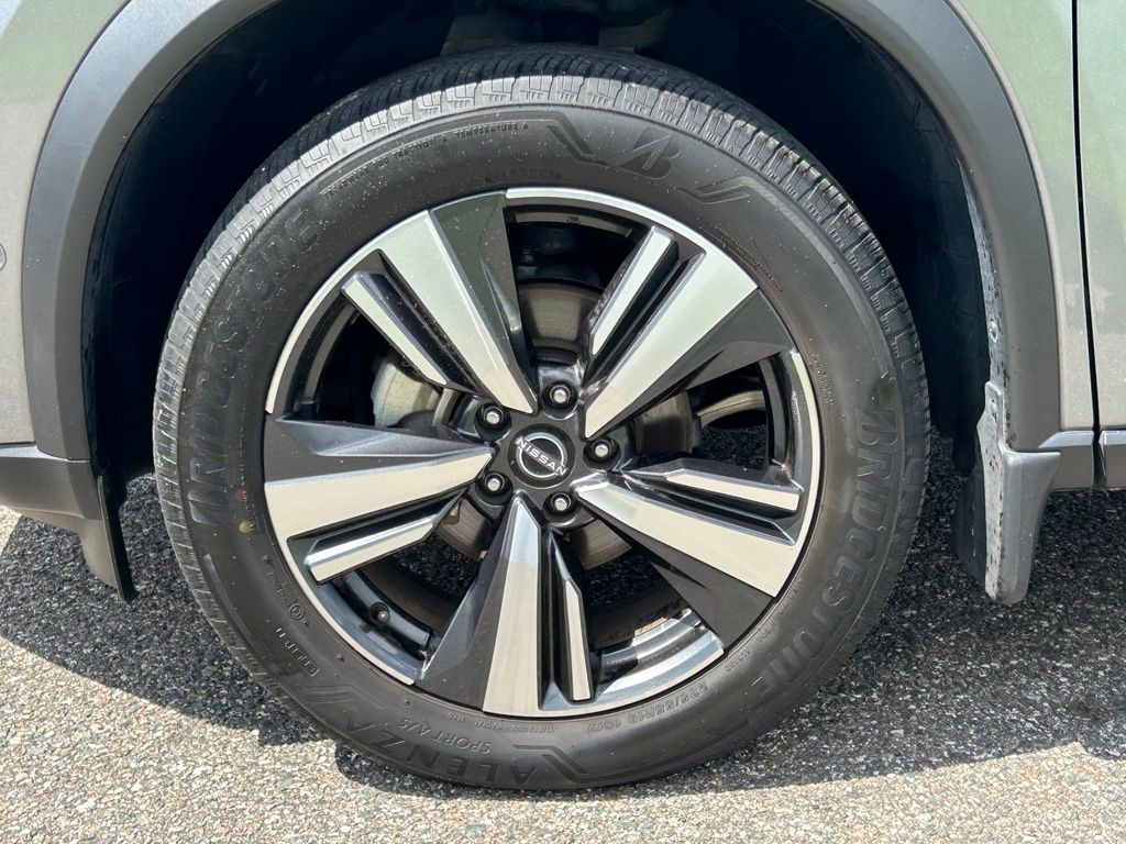 Used 2023 Gun Metallic Nissan Platinum image 35