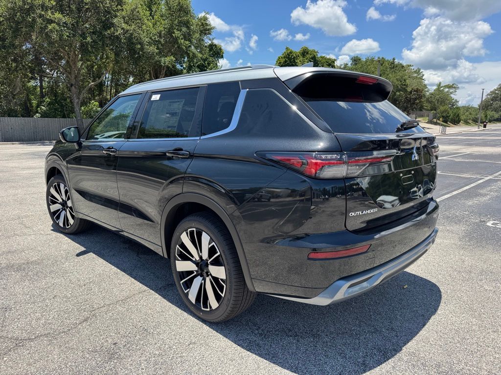 2025 Mitsubishi Outlander SEL photo 3