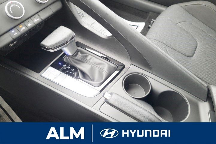 2025 Hyundai Elantra SE photo 17
