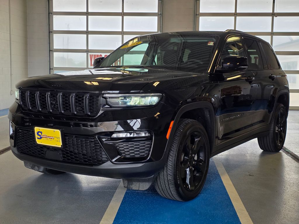 Diamond Black Crystal Pearlcoat 2023 Jeep Grand Cherokee SUV / Crossover Four-Wheel Drive 8-Speed Automatic