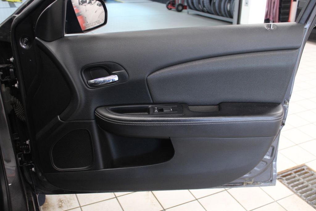 Thumbnail: 2014 Dodge Avenger - 22