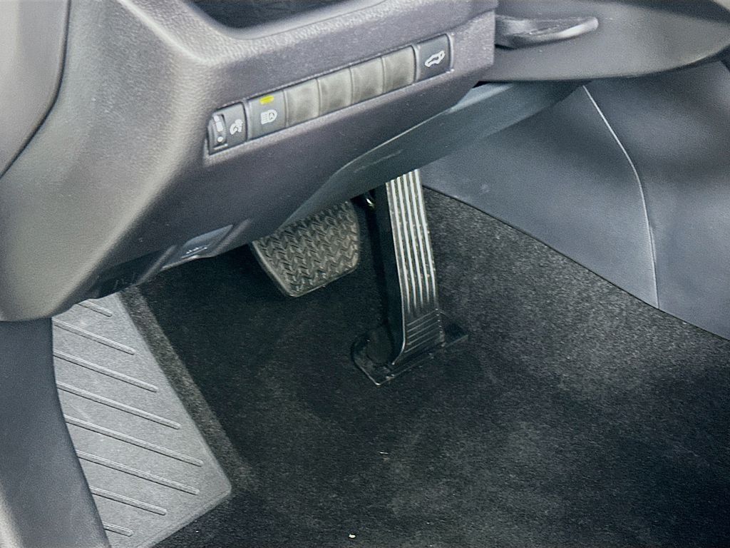 Thumbnail: 2025 Toyota RAV4 - 10