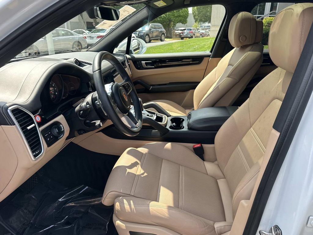 Thumbnail: 2022 Porsche Cayenne - 15
