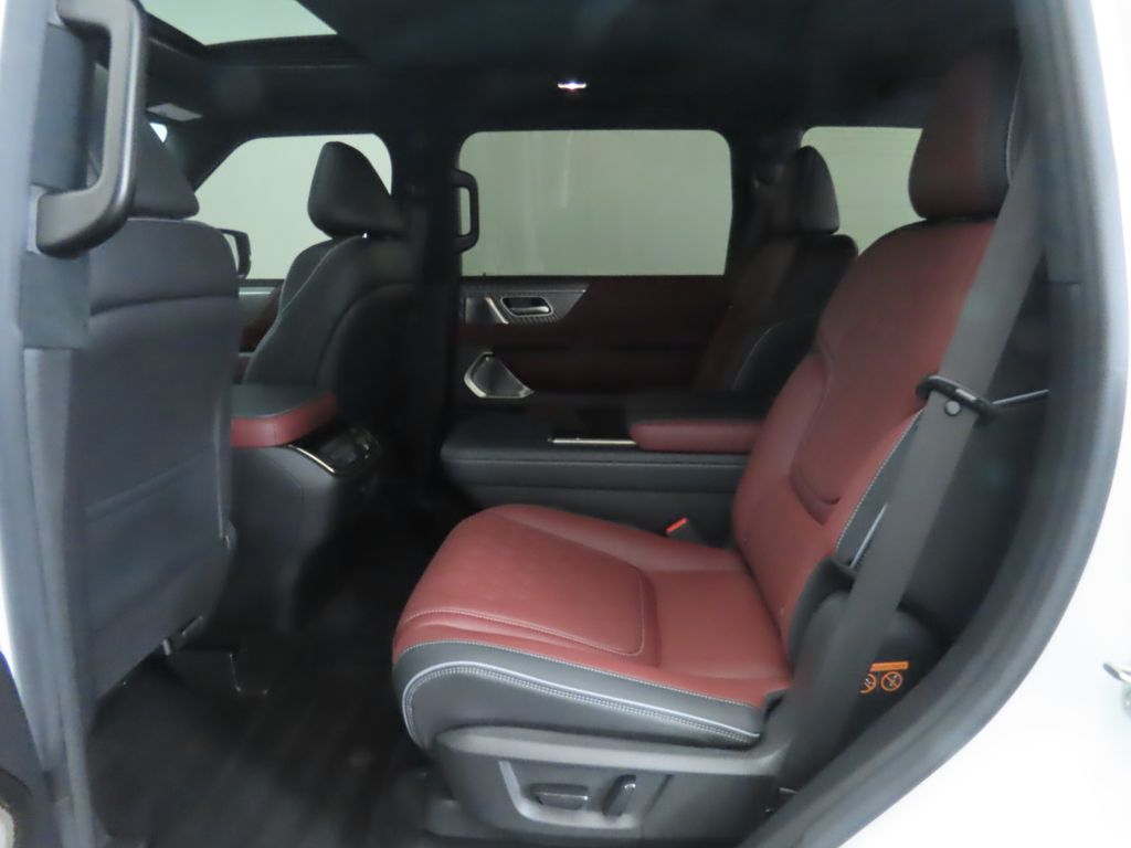 Thumbnail: 2025 INFINITI QX80 - 21