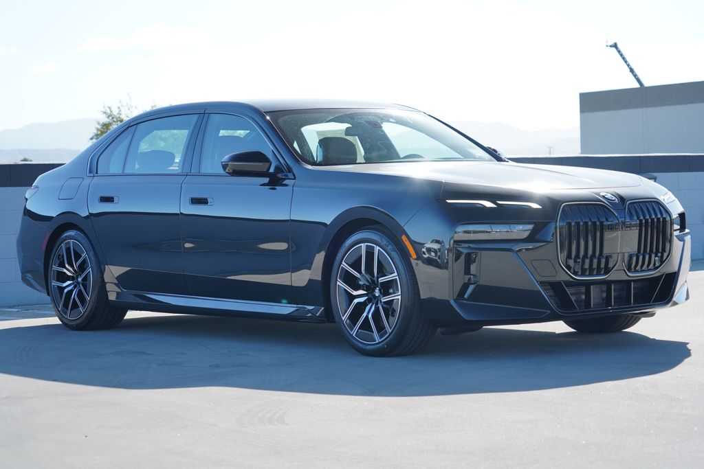 Thumbnail: 2026 BMW 7 Series - 3