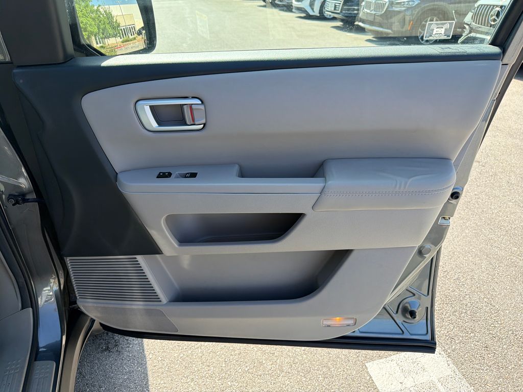 Used 2010  Honda EX-L image 38
