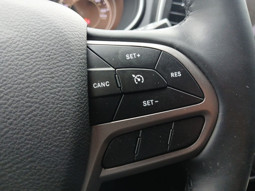 Used Car 2021 Jeep Cherokee  Latitude Lux For Sale Under $25,000 In Austin, Texas