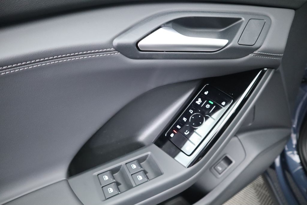 2025 Audi Q6 e-tron Premium 25