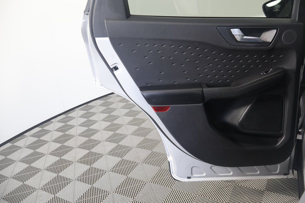 2020 Ford Escape Titanium Hybrid 13
