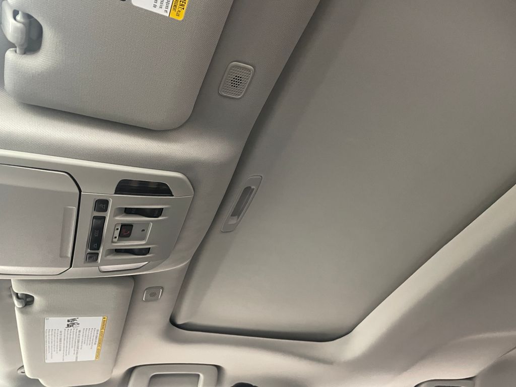 Thumbnail: 2024 Toyota Highlander - 31