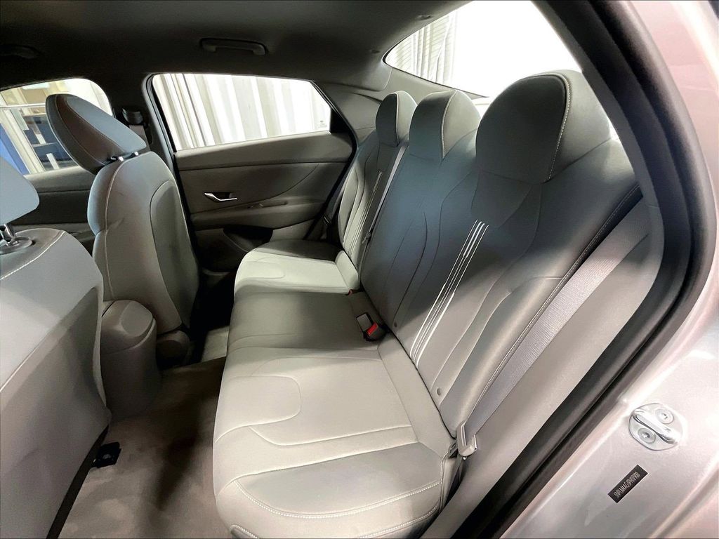 2023 Hyundai Elantra — photo 15