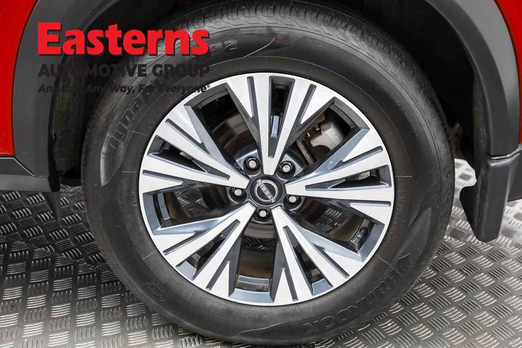 Used 2022 Red Nissan SV image 33