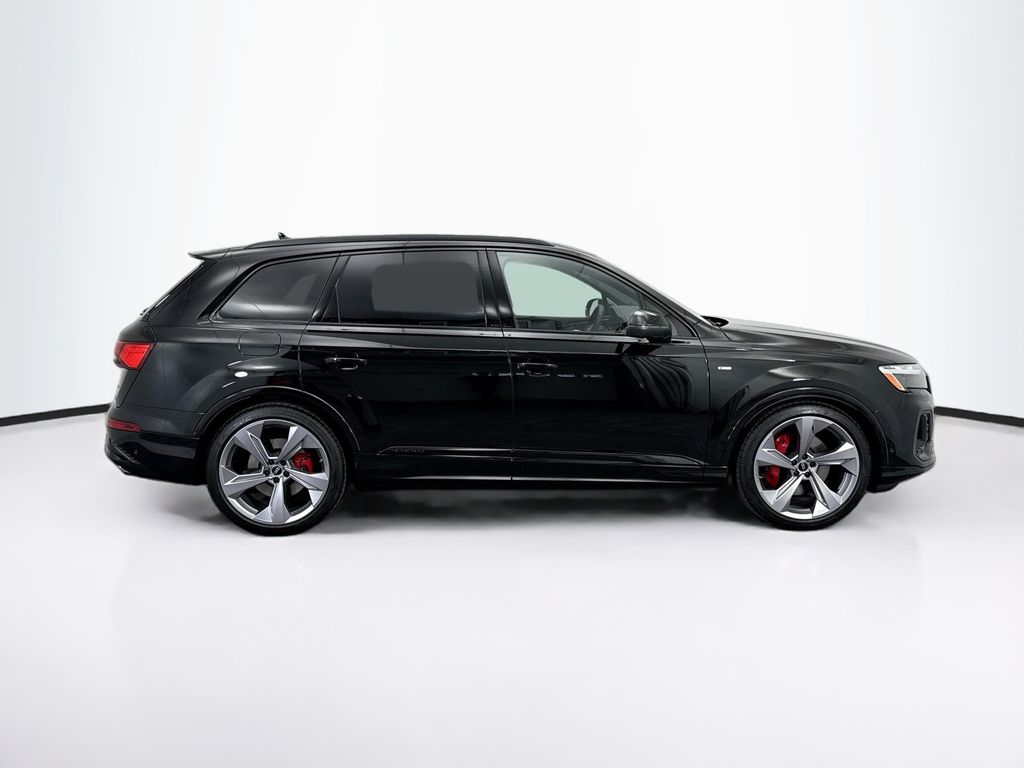 Thumbnail: 2026 Audi Q7 - 4