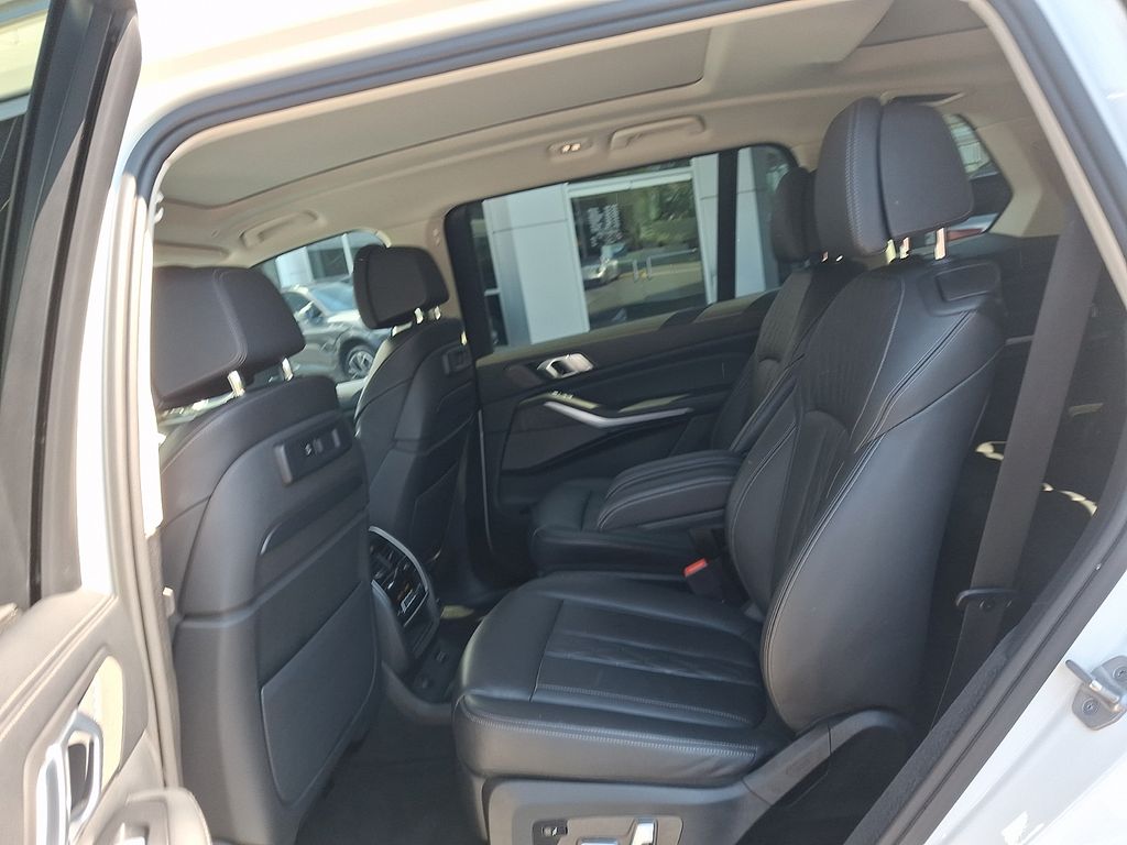 Thumbnail: 2021 BMW X7 - 10