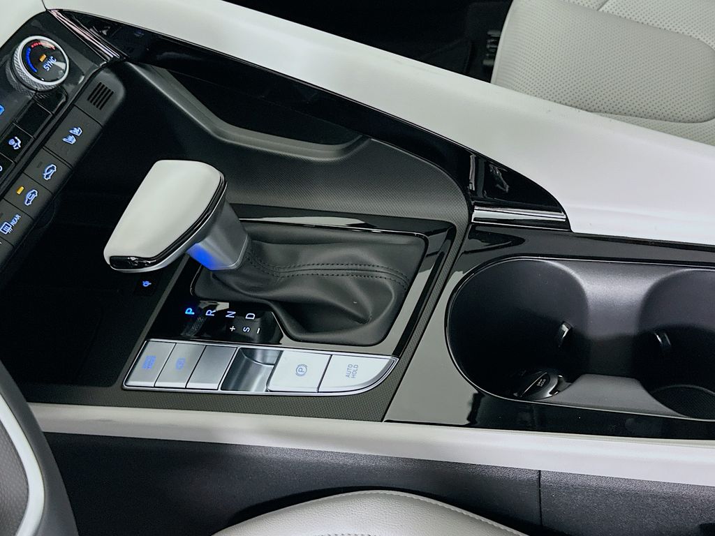 Thumbnail: 2025 Hyundai Elantra - 15