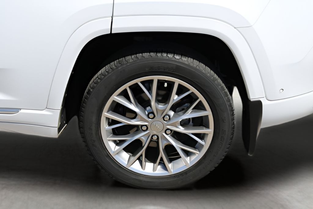 Used Car 2023 Jeep Grand Cherokee  Summit For Sale Under $40,000 In Austin, Texas