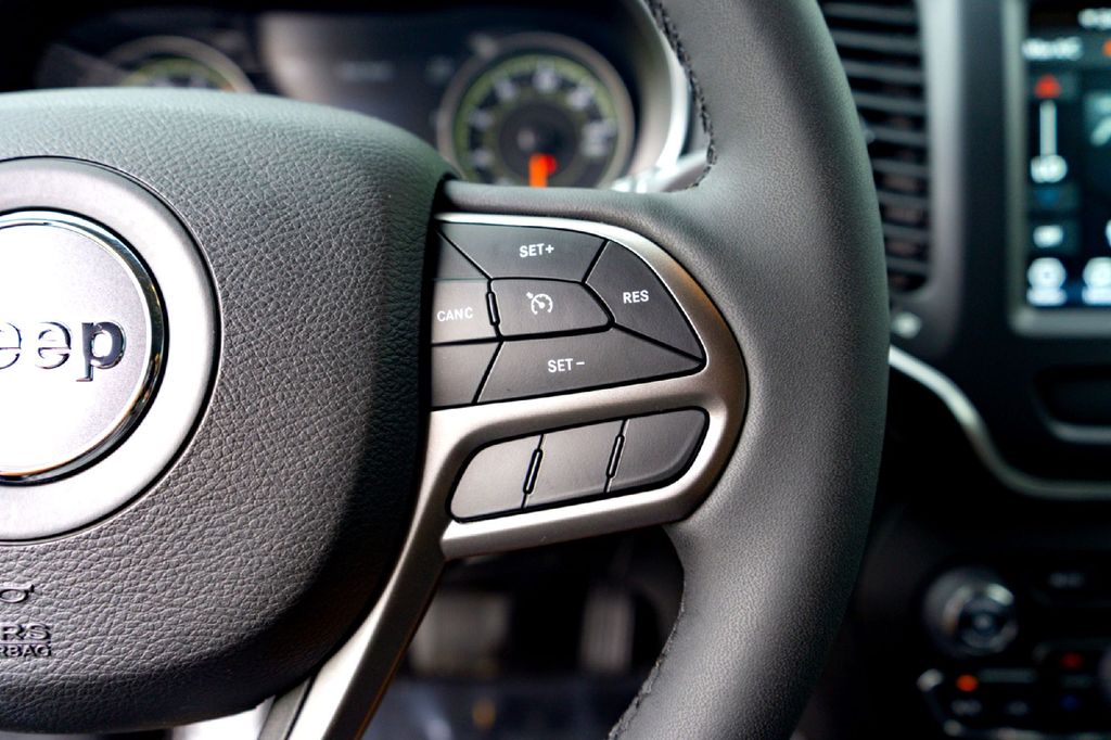 Used Car 2022 Jeep Cherokee  Latitude Lux For Sale Under $25,000 In Taylor, Texas