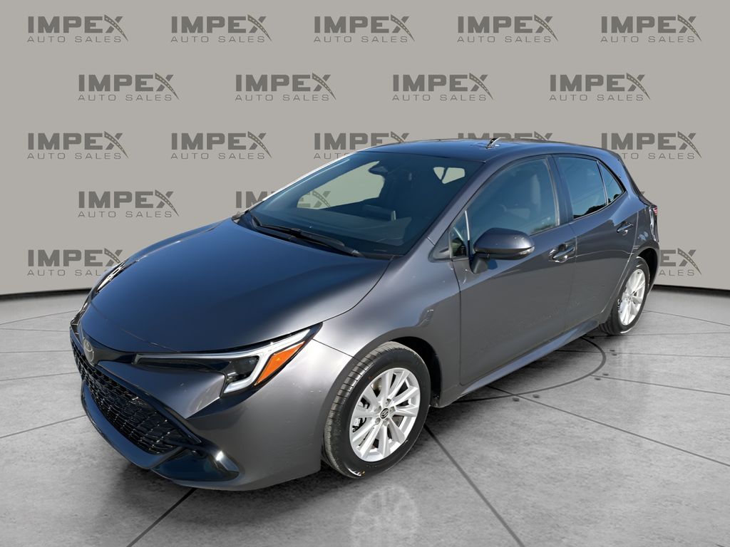 2025 Toyota Corolla Hatchback SE's photo