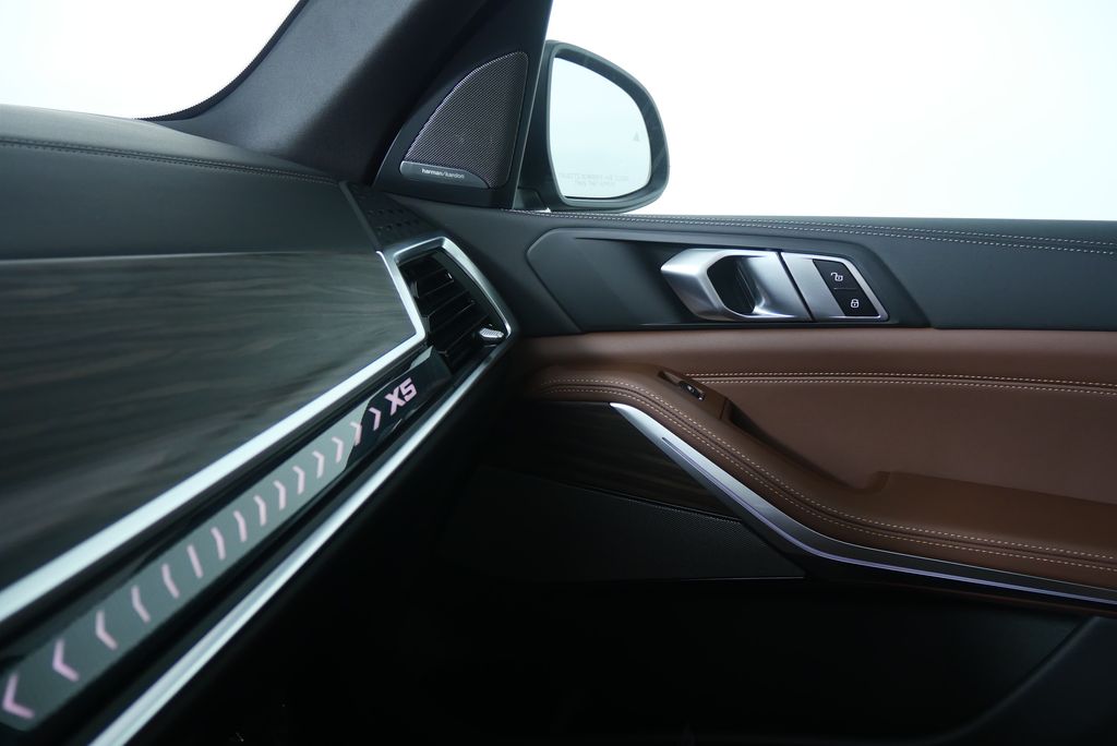 Thumbnail: 2026 BMW X5 - 25