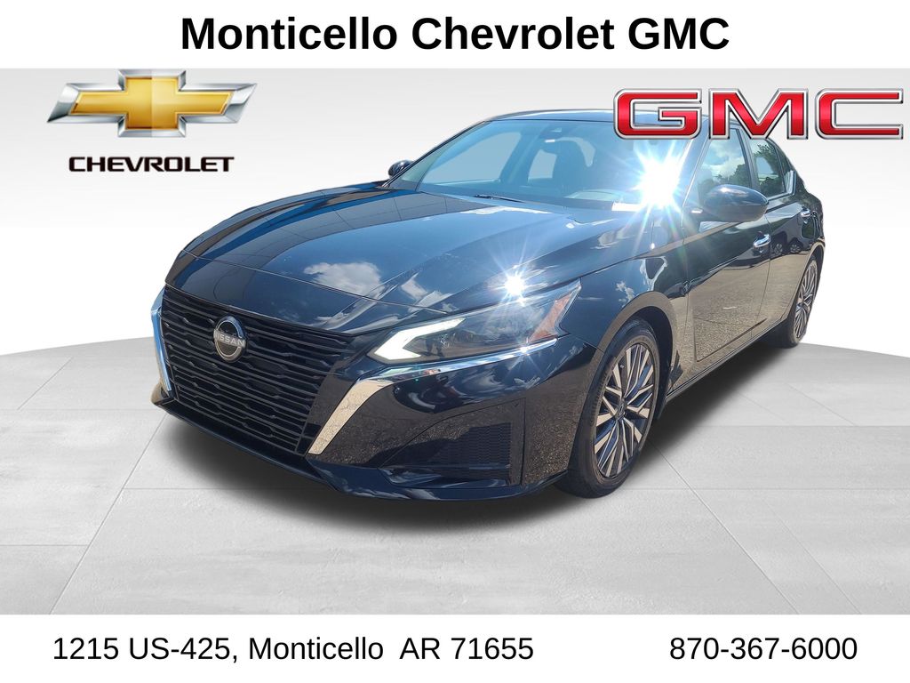 Super Black Clearcoat 2023 Nissan Altima Sedan Front-Wheel Drive Continuously Variable Transmission