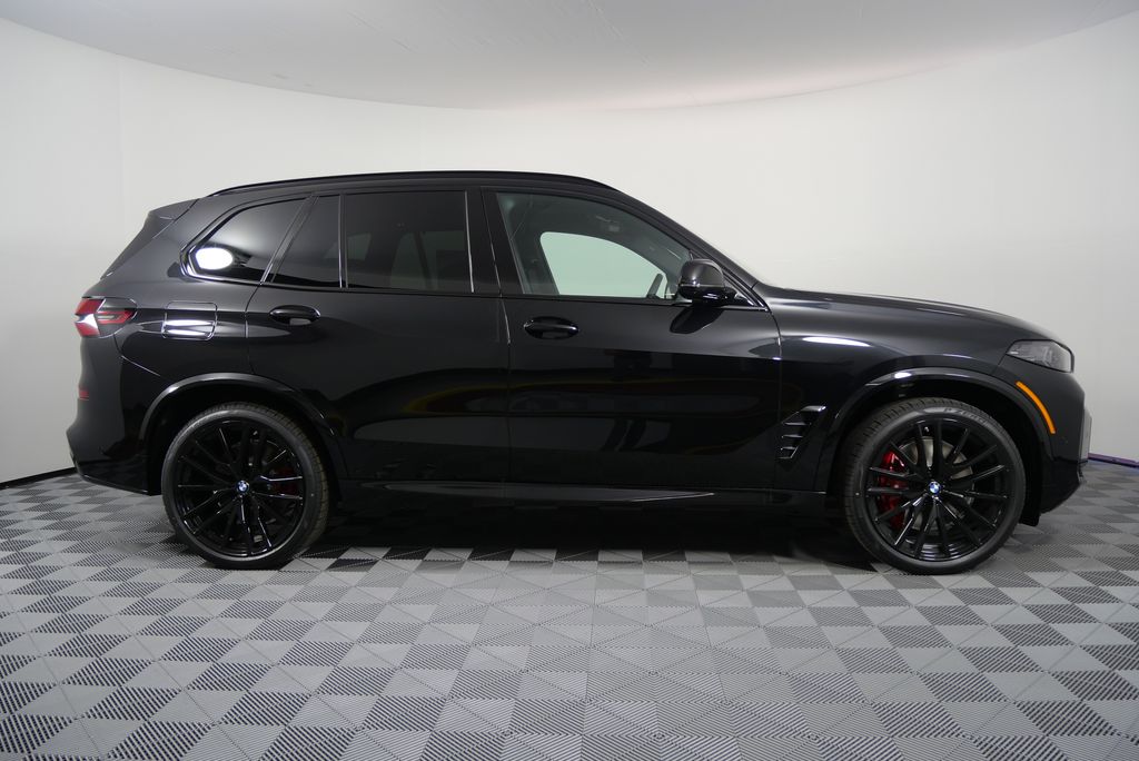 2025 BMW X5 M60i 2