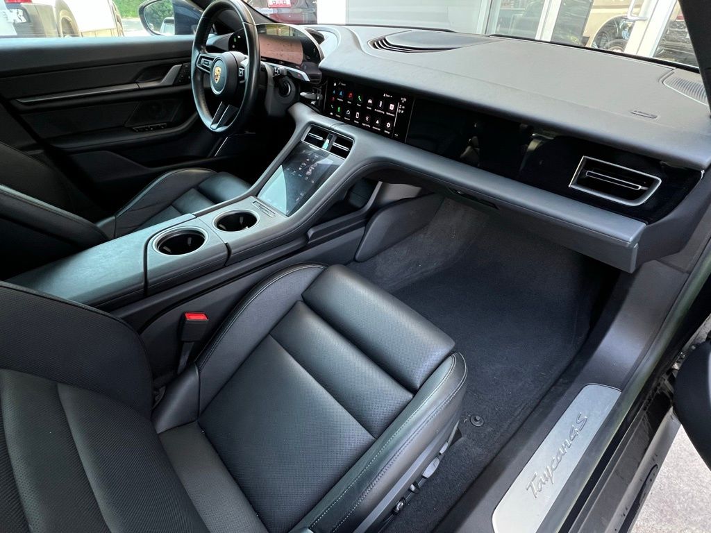 2022 Porsche Taycan 4S photo