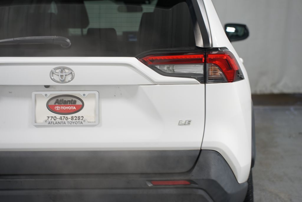 2020 Toyota RAV4 LE 10