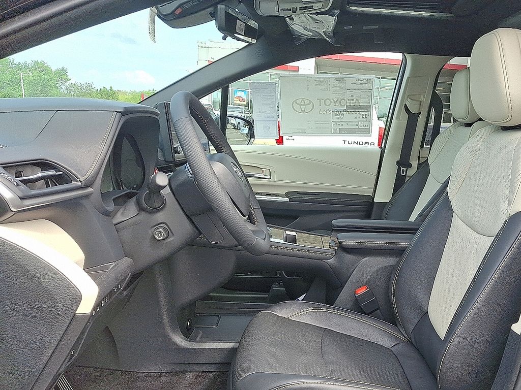 2025 Toyota Sienna Platinum 8