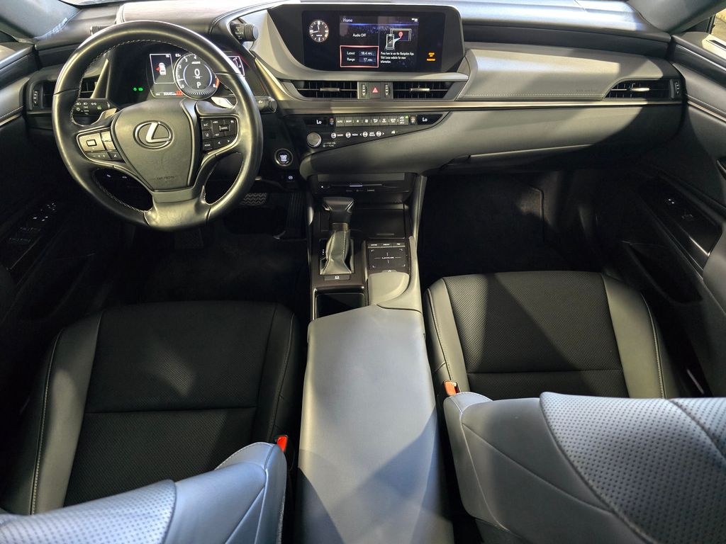 Thumbnail: 2021 Lexus ES - 31