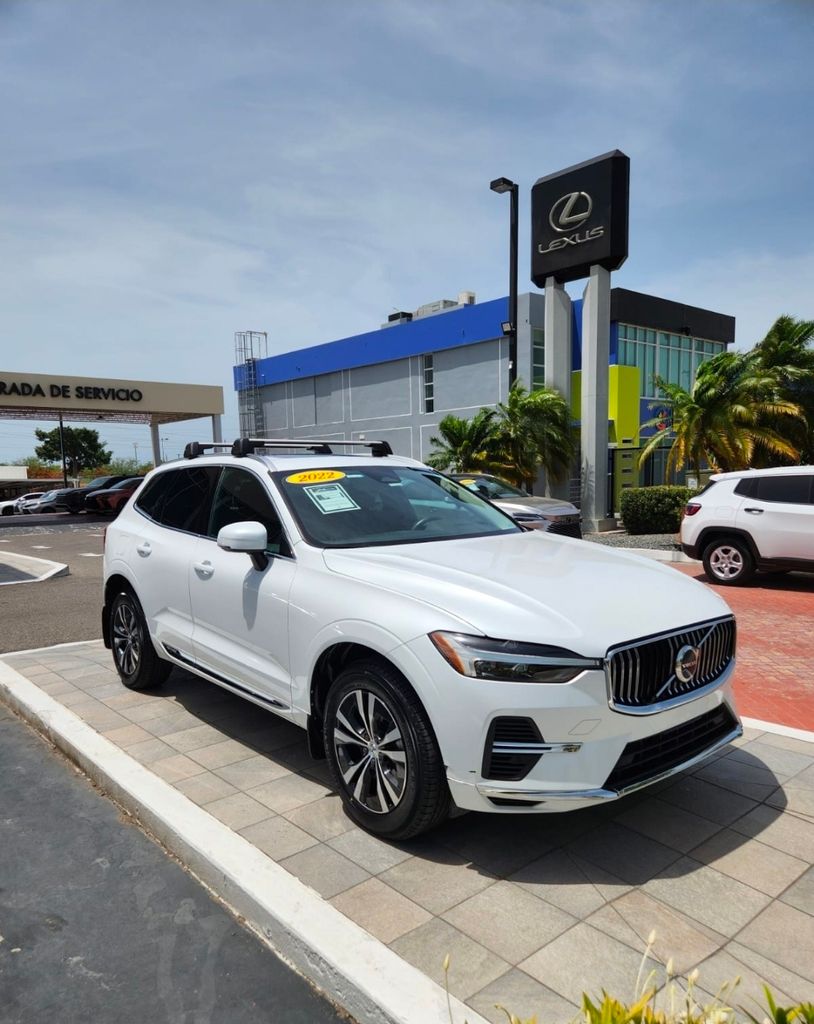 Thumbnail: 2022 Volvo XC60 - 3