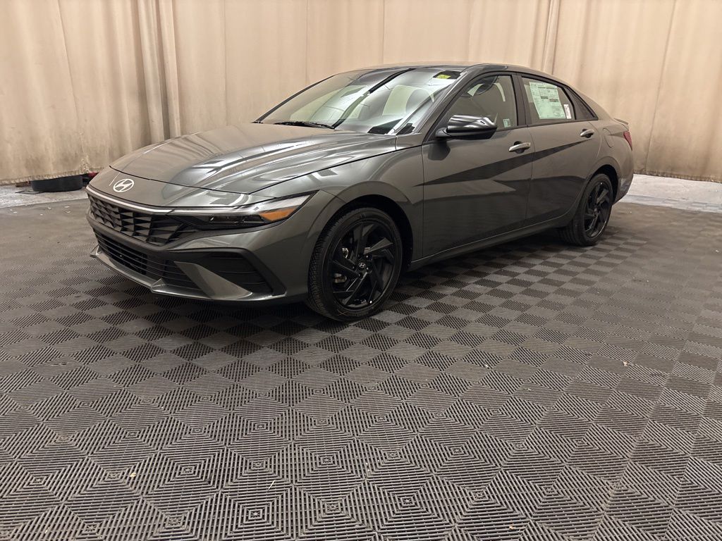 Amazon Gray 2026 Hyundai Elantra Sedan Front-Wheel Drive Continuously Variable Transmission