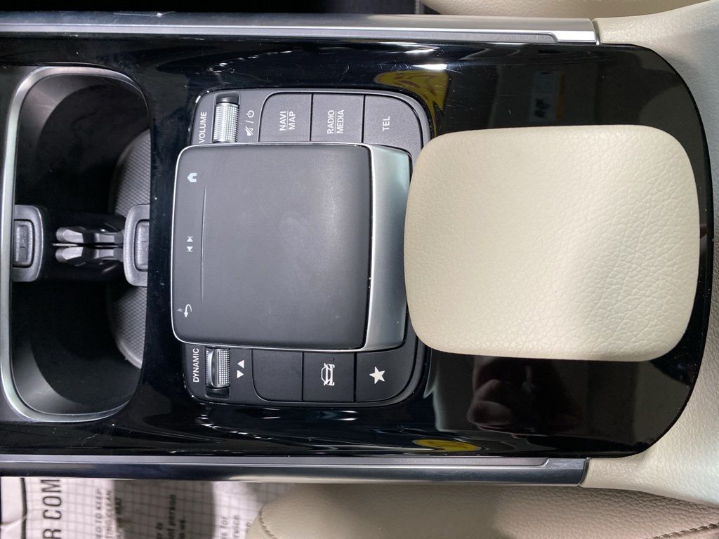 Used 2022 White Mercedes-Benz GLA 250 image 33