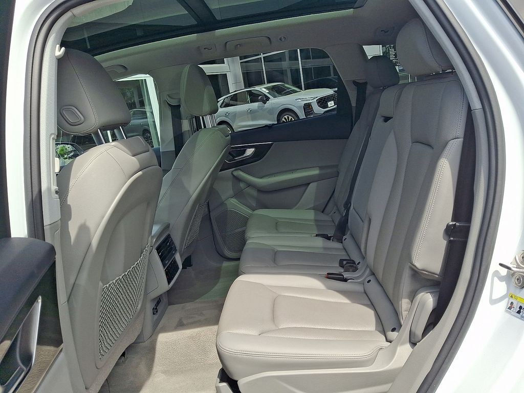 Thumbnail: 2022 Audi Q7 - 10