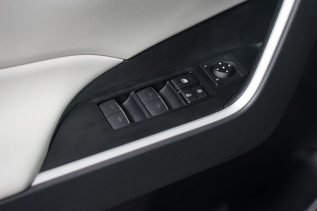 Thumbnail: 2025 Toyota RAV4 - 31