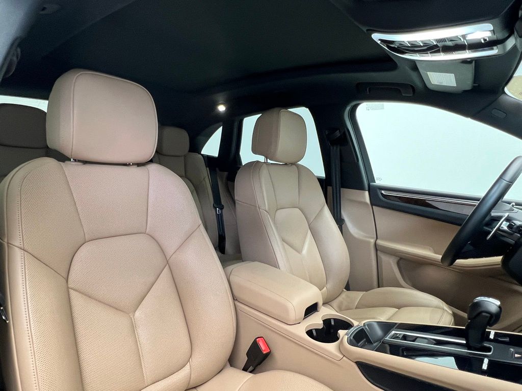 2022 Porsche Macan S 18