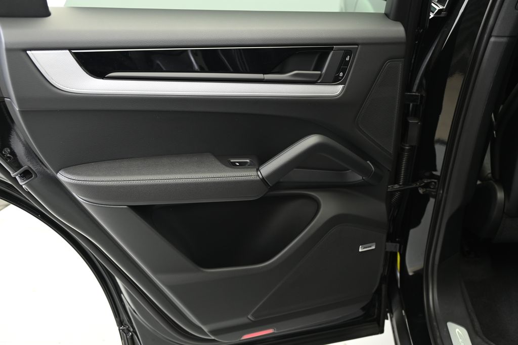 Thumbnail: 2024 Porsche Cayenne - 28