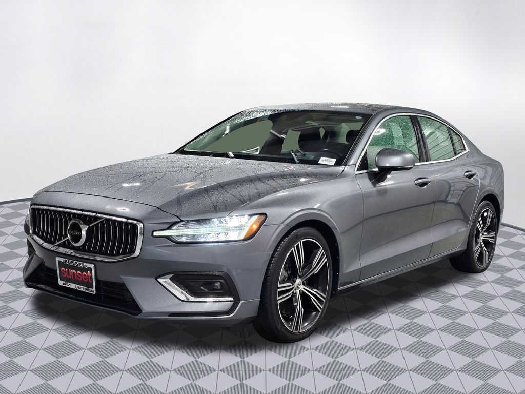 Used 2021 Gray Volvo T6 Inscription image 3