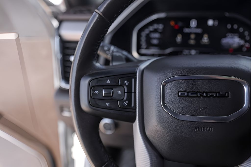 Used 2022 White GMC Denali image 17