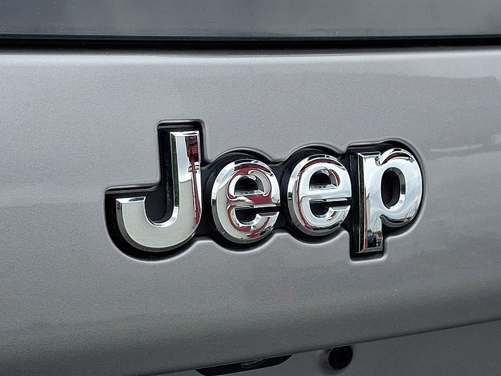2019 Jeep Cherokee Limited Silver at Subaru and VW of Moon Township