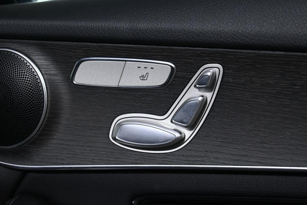 Thumbnail: 2022 Mercedes-Benz GLC - 27