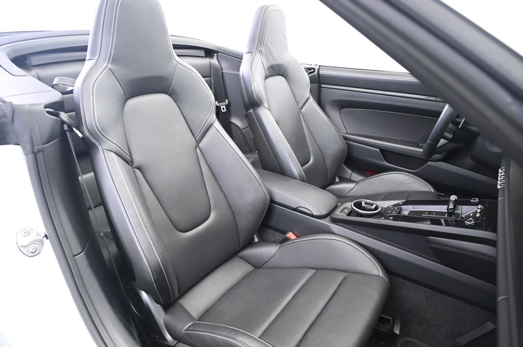 Thumbnail: 2022 Porsche 911 - 23