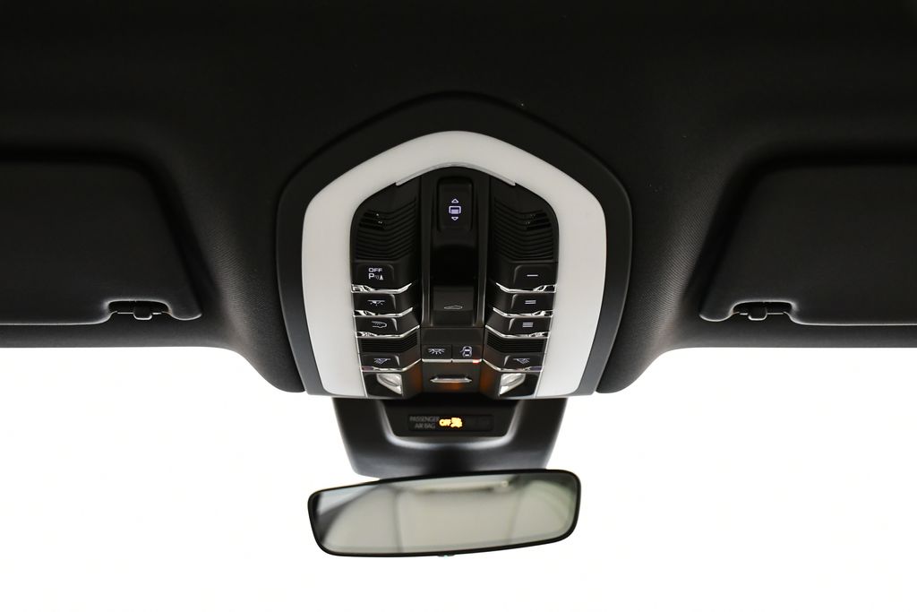 Thumbnail: 2026 Porsche Macan - 24