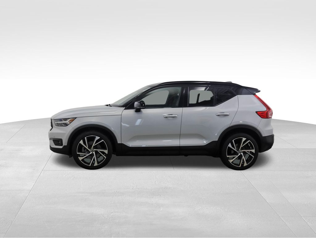 Thumbnail: 2021 Volvo XC40 - 2
