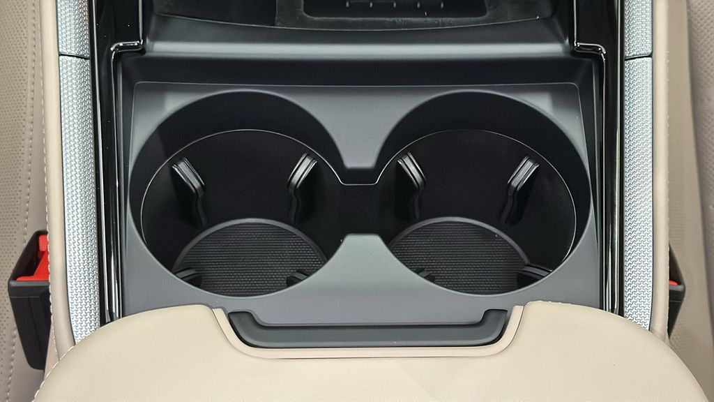 Thumbnail: 2024 Porsche Panamera - 29