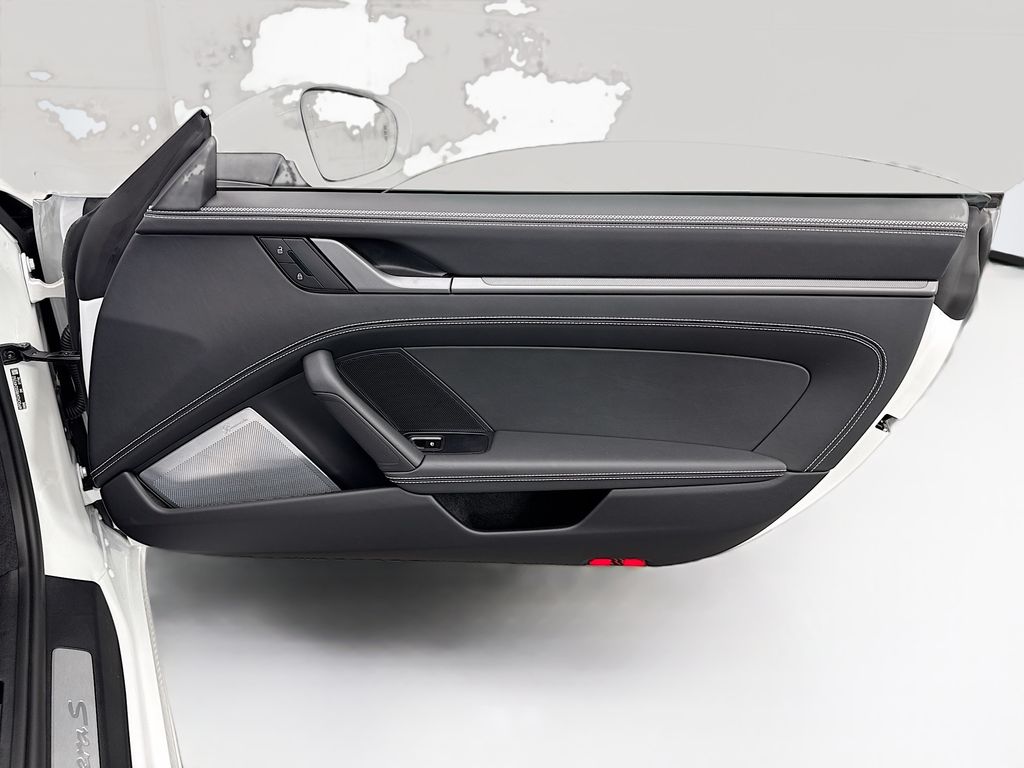 Thumbnail: 2025 Porsche 911 - 25