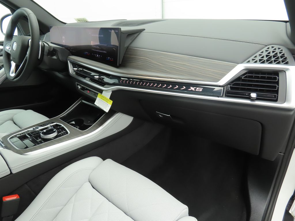 Thumbnail: 2026 BMW X5 - 17