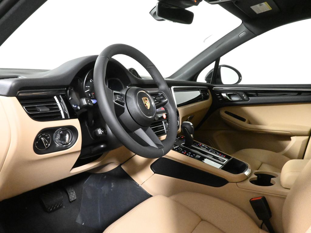 Thumbnail: 2025 Porsche Macan - 4
